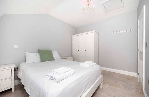 Camberwell Green Apartamento | Chic 2BR London home where comfort meets style