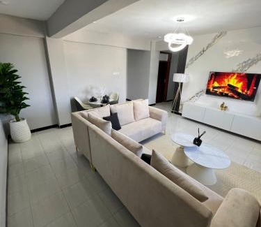 Masaki Apartamento | Chic 2BR Masaki Hide away, With POOL & GYM