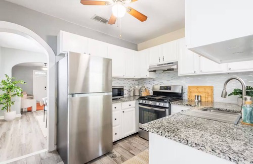 West Palm Beach Casa | Chic 2BR Palm Breeze Retreat Coastal Style Near Beaches & Downtown WPB