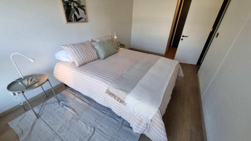 Apoquindo Apartamento | Chic 2BR Retreat for 5 in Vibrant Las Condes Oasis