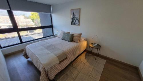 Apoquindo Apartamento | Chic 2BR Retreat for 5 in Vibrant Las Condes Oasis