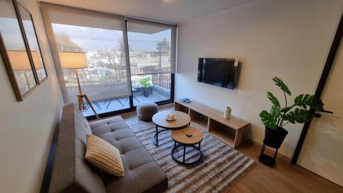 Apoquindo Apartamento | Chic 2BR Retreat for 5 in Vibrant Las Condes