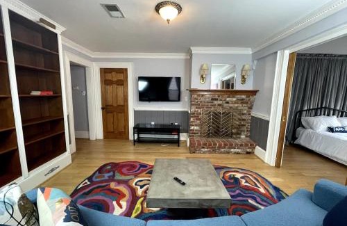 Capitol Hill Casa | Chic 2BR Steps from Historic Sites