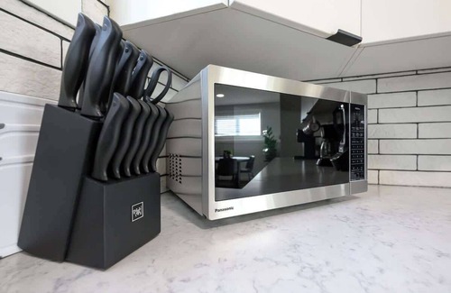 Grande Prairie Apartamento | Chic 2BR Suite Smart TV Free WIFI Parking
