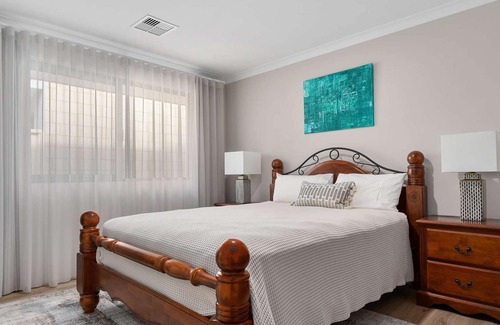 Madora Bay Casa | Chic 3-Bed Coastal Retreat with Modern Luxury