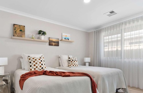 Madora Bay Casa | Chic 3-Bed Coastal Retreat with Modern Luxury