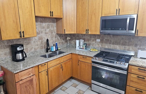 Woodlawn Apartamento | Chic 3-bedroom apartment with WiFi, AC in welcoming Chicago