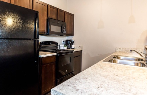 Lubbock Apartamento | Chic 3BR Apt Minutes to Downtown Pool & Gym