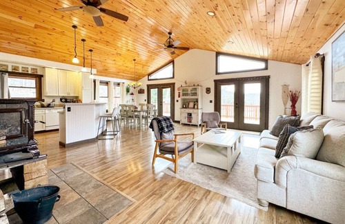 Delhi Casa | Chic 3BR Country Retreat