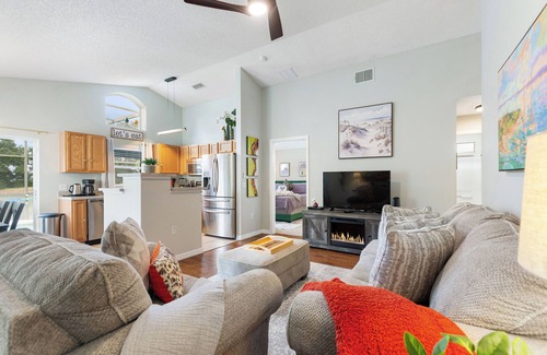 Haines City Casa | Chic 3BR Getaway, Heated Pool, Golf Views & Theme Parks
