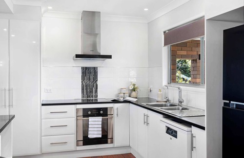Rochedale South Casa | Chic 3BR Home with Pool in Rochedale South