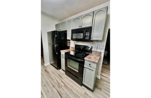 Midtown Casa | Chic 3BR Home w/ King Beds | 12 MINS to Downtown!