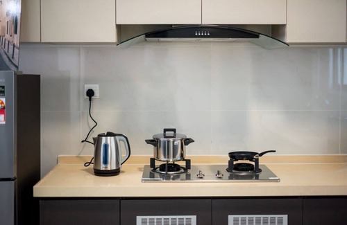 Central District Apartamento | Chic 3BR in Danga Bay With Water Views & Parking