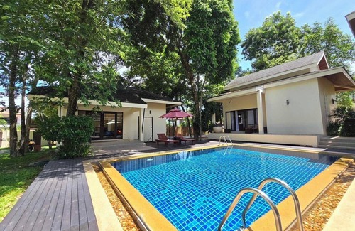 Ban Saiyuan Villa | Chic 4-bedroom villa with WiFi, AC in brilliant Rawai