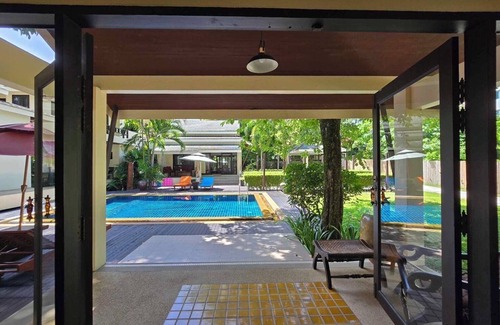 Ban Saiyuan Villa | Chic 4-bedroom villa with WiFi, AC in brilliant Rawai