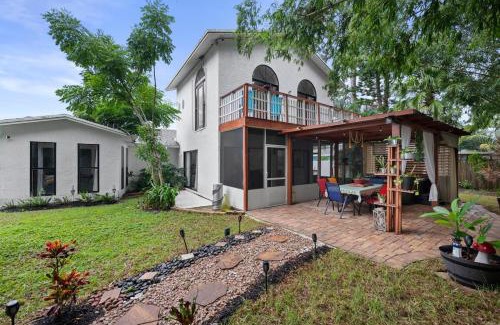 Port Saint Lucie Casa | Chic 4BR Home Hot Tub Game Room