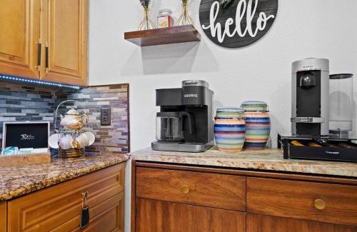 Port Saint Lucie Casa | Chic 4BR Home Hot Tub Game Room
