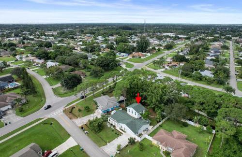 Port Saint Lucie Casa | Chic 4BR Home Hot Tub Game Room