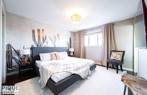 Southeast Edmonton Apartamento | Chic 6BDRM Getaway - KingBed - Patio - BBQ - Garage - Wifi
