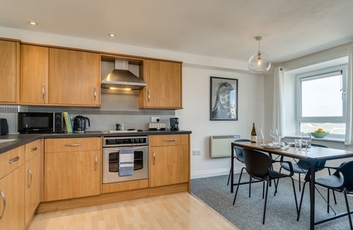 Plymouth Apartamento | Chic and Bright Apartment Near the Water