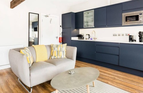 Warrington Apartamento | Chic and central studio apartment with parking