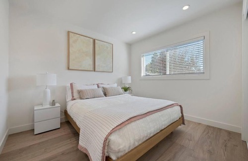 North Whisman Casa | Chic and Comfy Home in the Heart of Silicon Valley
