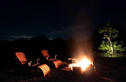 Kempner Casa | Chic and Elegant Tiny House with Fire Pit Lovely for Couples Getaways in Kempner, Texas