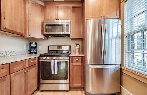 West End Condominio | Chic and Historic West Ender