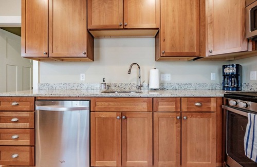 West End Condominio | Chic and Historic West Ender