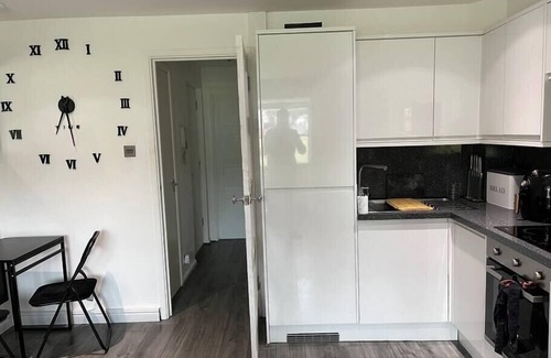 Stone Apartamento | Chic and Modern Flat: Perfect for Exploring Kent!