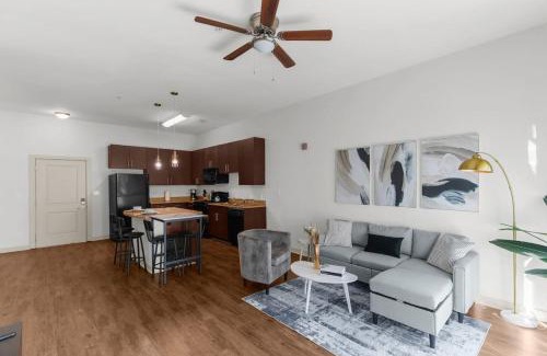 Five Points South Apartamento | Chic and Newly Furnished 1Bedroom Gem with Sleek Amenities