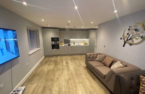 Ewell Apartamento | Chic and spacious 2 bedroom, 2 bath Apartment