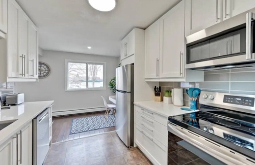 Southwest Edmonton Casa | Chic and Spacious 3-BDRM Retreat near U of A