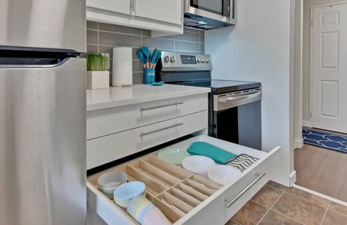 Southwest Edmonton Casa | Chic and Spacious 3-BDRM Retreat near U of A
