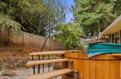 Mill Park Casa | Chic and Stunning Southeast Sanctuary w/ hot tub!