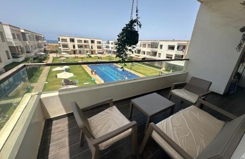 El Mansouria Apartamento | Chic apartment with a pool view