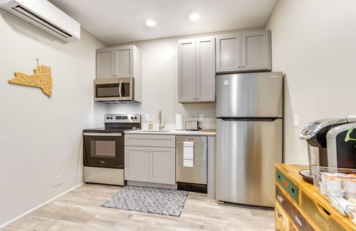 Canandaigua Apartamento | Chic Apt in the Heart of Downtown Canandaigua
