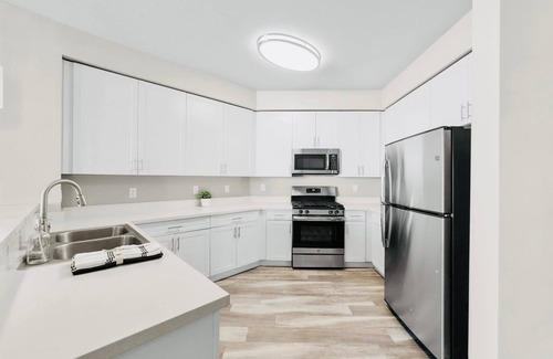 Sparks Apartamento | Chic Apt. w/ Jacuzzi, Pool, Nr Casino & Shopping