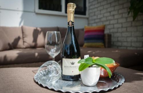 Julianadorp aan zee Casa | Chic Beachside Stay w Sauna
