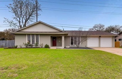 Coronado Hills Casa | Chic boho pet-friendly house with hot tub