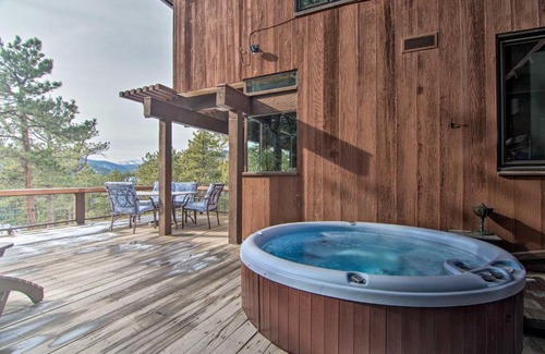 Boulder Casa | Chic Boulder Mountain Home with Hot Tub and Views