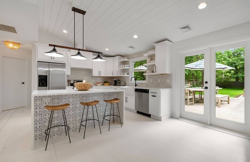 Clearwater Beach Casa | Encantador East Hampton Escape de 5 dormitorios con piscina y acceso privado a la playa de la bahía