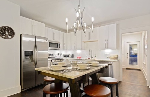 Cabbagetown Casa | Chic Bungalow & Tiny Home in Hip ATL Neighborhood