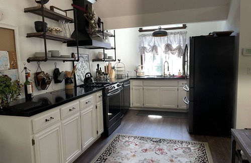 Cedar Glen Cabina | Chic cabin-New listing, low cleaning fees, early check-in/pay in 2 payments!