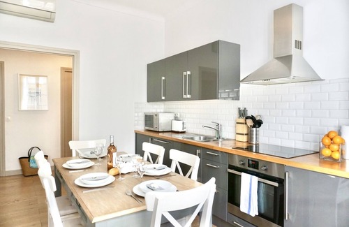 Gambetta Apartamento | Chic Carré d'Or Period Home Near the Seafront