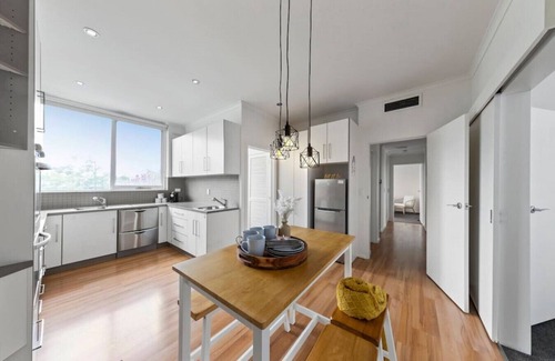Caulfield North Apartamento | Chic Caulfield North Retreat