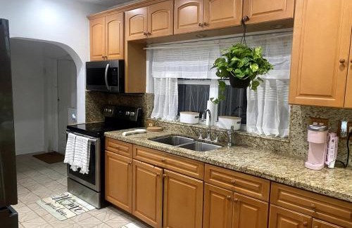 Allapattah Casa | Chic Centrally located spacious 4 bedrooms