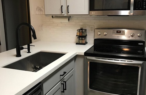 Mammoth Lakes Condominio | Chic, Chamonix Chalet a pie hasta Canyon Lodge, WiFi y cama extragrande