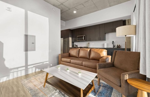 Channel District Apartamento | Chic Channelside Studio with High-Rise Views