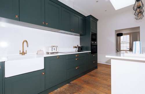 Ringsend Apartamento | Chic & Characteristic 2BD House - Irishtown